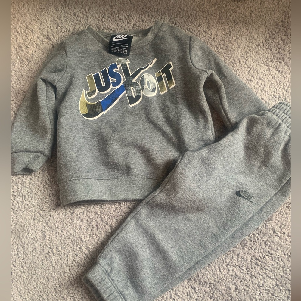 Nike 2 piece set 18M Gently used